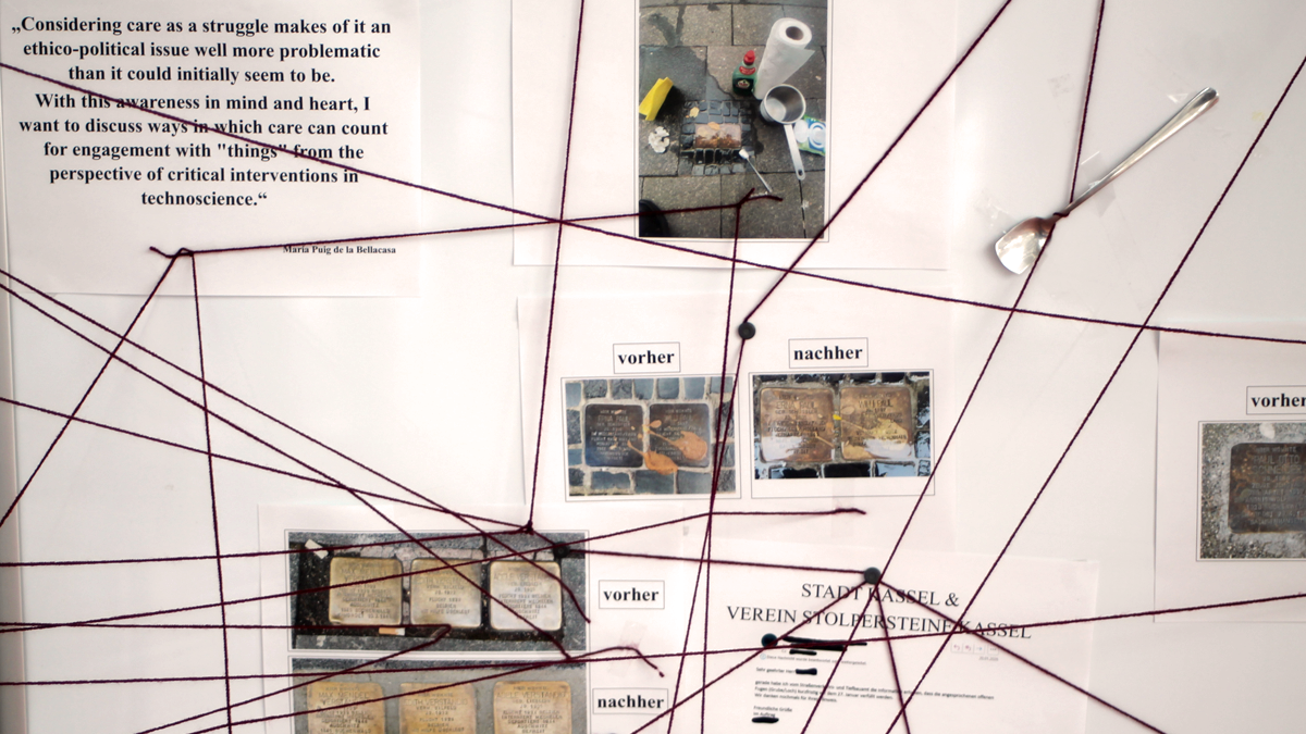 Detailaufnahme einer studentischen Arbeit zu Stolpersteinen im Kontext von Care-Verhältnissen. Entstanden im Seminar Matters of Care – Sorge als Denk- und Handlungsform in der Philosophie (Universität Kassel: Wintersemester 2025/26, Leitung Martin Böhnert).